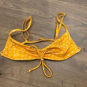 size small pacsun bikini top! yellow with white flower pattern
